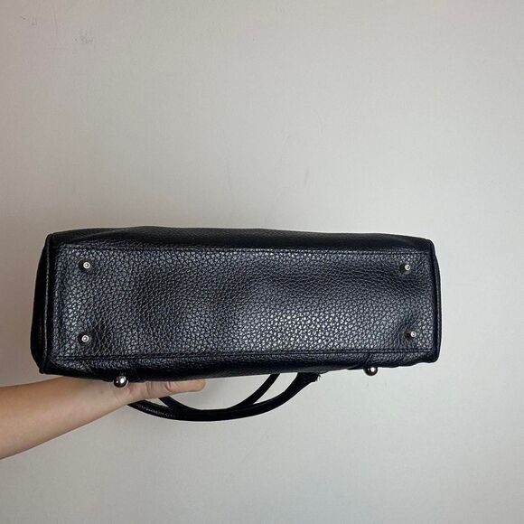 Guess Vintage Y2K Black Leather Shoulder Bag with Silver Hardware - Picture 4 of 6